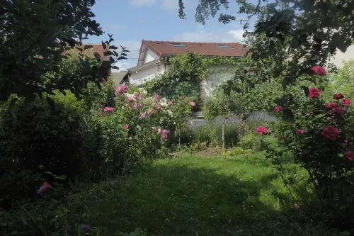 Beautiful house with garden in a quiet dead end near Paris, in Antony Hotels in Antony