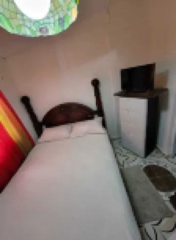 Cozy 2 bedroom apt 5 min to subway | Hot water!