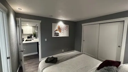 ~Remodeled Mtn View Condo, Hot Tub, Modern, Fast WiFi~ Отели в г. Ганбарел