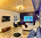 Freshly Remodeled Keystone Studio, Heated Pool, Hot tub, Walk to Gondola!