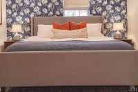 Cozy Getaway: Location, Dogs Stay Free, Fenced Yard, Fishing Pond