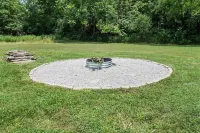 Next to lake, 30 minutes to downtown Cincinnati, fire pit, grill, foosball.