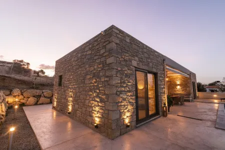 Triades Villas 3, Traumhafte Natursteinvilla mit Salzwasserpool, Ruhige Umgebung