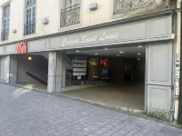 Entire apartment with all privacy 5 minutes walk from Pau train station and