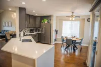 Modern 3 BR Family Retreat;10 min DIA; Pool