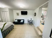 Escape to The Marine – Cozy Studio with a Touch of Nautical Elegance Hotels in Temple Terrace