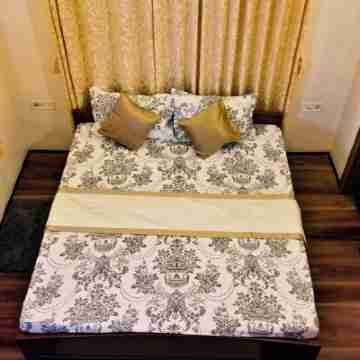 Prakriti Villa - Clear Out The Urban Hustle With The Healing Of Prakriti Rooms
