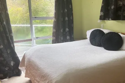 Your Home Away from Home – Kick Back & Relax in Style Hotel a Waipahihi