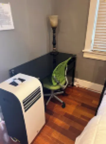 Cozy one of a kind 1910 bungalow -Wifi private . All close to RCC and UCR>