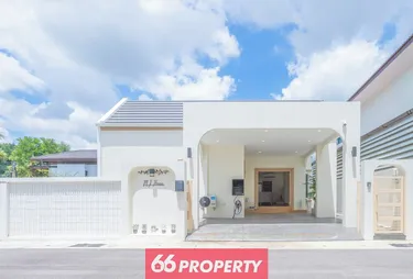 รูปภาพของScandinavian Minimal Home w/ Garden. Outside Dining and Chickens