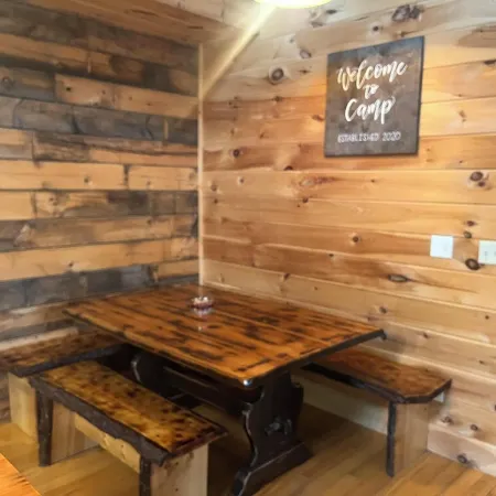 Beautiful Log Cabin on Moose River in Jackman ME Отели в г. Джэкман