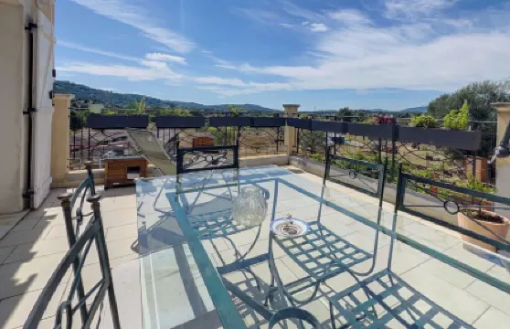 Quiet Family Home with Garden and View