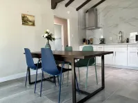 Charming  Remodeled Home 2-bedroom 1 bath house with AC and WiFi in Baldwin Park Hotel a Baldwin Park