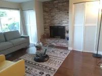 Prestigious Bright Garden Level Hotel a West Vancouver