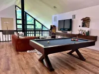 Mountain View Retreat w/ Hot Tub, Theater, and Gym Hotels in Warwick