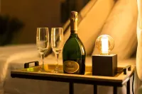 Suite Wood Love & Spa - 4P Private Sauna and Jacuzzi Hotels in Coupvray