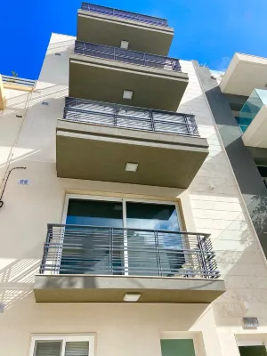 Spacious 3 Double bedroom PENTHOUSE closed to Paceville and St. George Beach Hotels in Swieqi