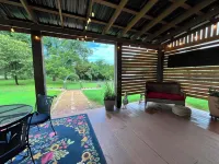 Peaceful Boho Retreat Nestled in the Woods – 5 Mins from Downtown