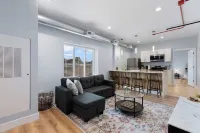 Charming 2-bedroom apartment in fabulous Westchester with AC, WiFi