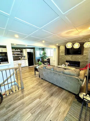 5 bedroom getaway close to big shopping giants