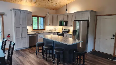 New 4-bdrm house Sand Valley/Lake Arrowhead area. 5 min from world class golf. Отели в г. Лейк Арроухед