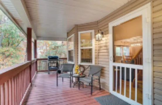 Spacious Home in Helen w/ Porch & Balcony!
