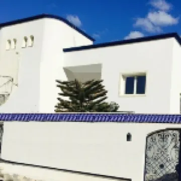 Superb beachfront apartment فنادق في 