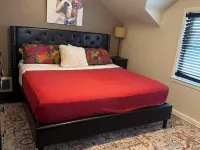 Home Away from Home2-bedroom house in nice Wyandotte with AC, WiFi 懷恩多特酒店