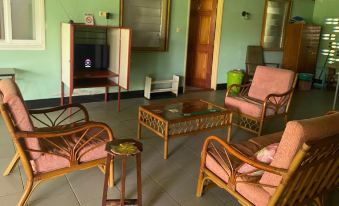 Unu Pikin Guesthouse