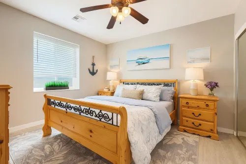 Romantic Hot Tub w/water view. Cute 3-bd Villa w/2 King beds and ensuite baths.