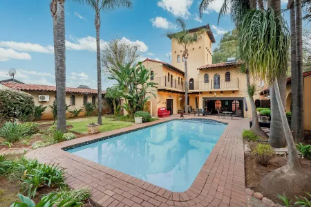 Airport Tower Lodge Отели в г. Кемптон Парк