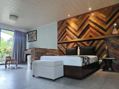 Yellow Tree Suites Hotel a 