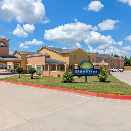 Days Inn by Wyndham Rockdale Texas
