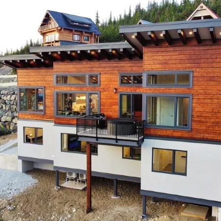 Luxury Alpine Retreat - Hot Tub & Sauna - Sleeps 16 - Cliffhanger Chalet