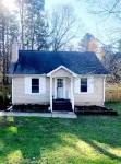 Renovated Cottage In Historic Jamestown NC Отели рядом с достопримечательностью «High Point Museum»