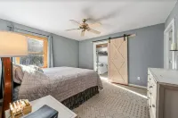 5 Minute Walk to Horse Creek Marina