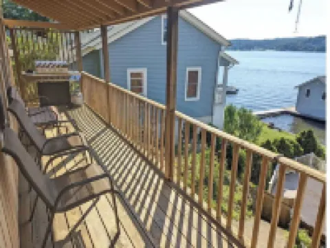 Luxury 2Br Lakefront w/ Dock & Kayaks
