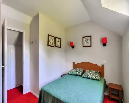 Apartment by Lake with Pool in France Hotels in Monflanquin
