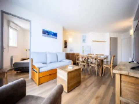 3 Rooms for 8 People