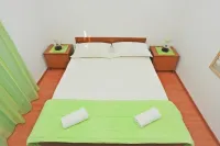 Apartments Lenka - One Bedroom Apartment with Balcony and garden View A2 - Wifi