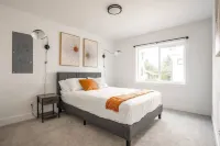 2BR | Bath, Fireplace | West Seattle | Sophari - บังกะโล