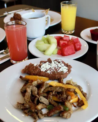 Ibis Monterrey Valle Питание Photos