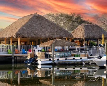 ラマダ バイ ウィンダム サラソタ ウォーターフロント マナティのホテル