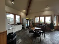 Sunset Oceanfront Lodging - breakfast