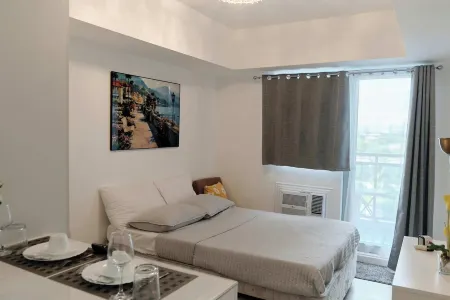 M&R Condotel in Azure, San Fernando, Pampanga Отели рядом с достопримечательностью «Don Honorio Ventura Technological State University, Sto. Tomas Campus»