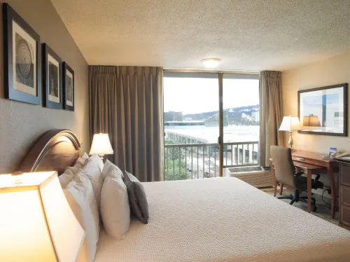 Inn at the Convention Center - parking