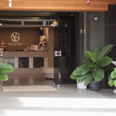 Klaang Muang Hotel Rayong Отели рядом с достопримечательностью «Лагерь Маха Сурасингханарт»