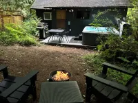 Cozy Cabin near Mt Hood with Hot Tub