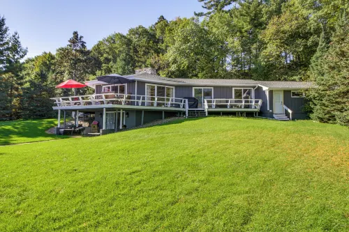 Waterfront Gull Lake w/ Dock: Family Friendly! - Homestays
