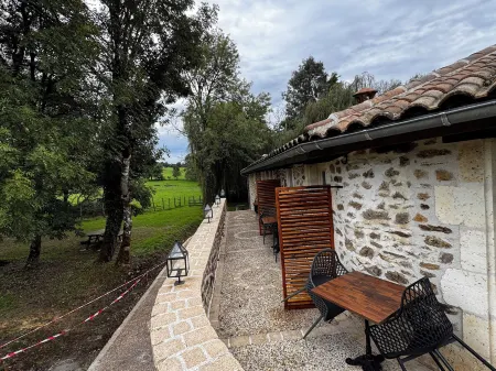 Domaine de Brise Bois - Chambres & Gîtes Отели в г. Сент-Эстеф